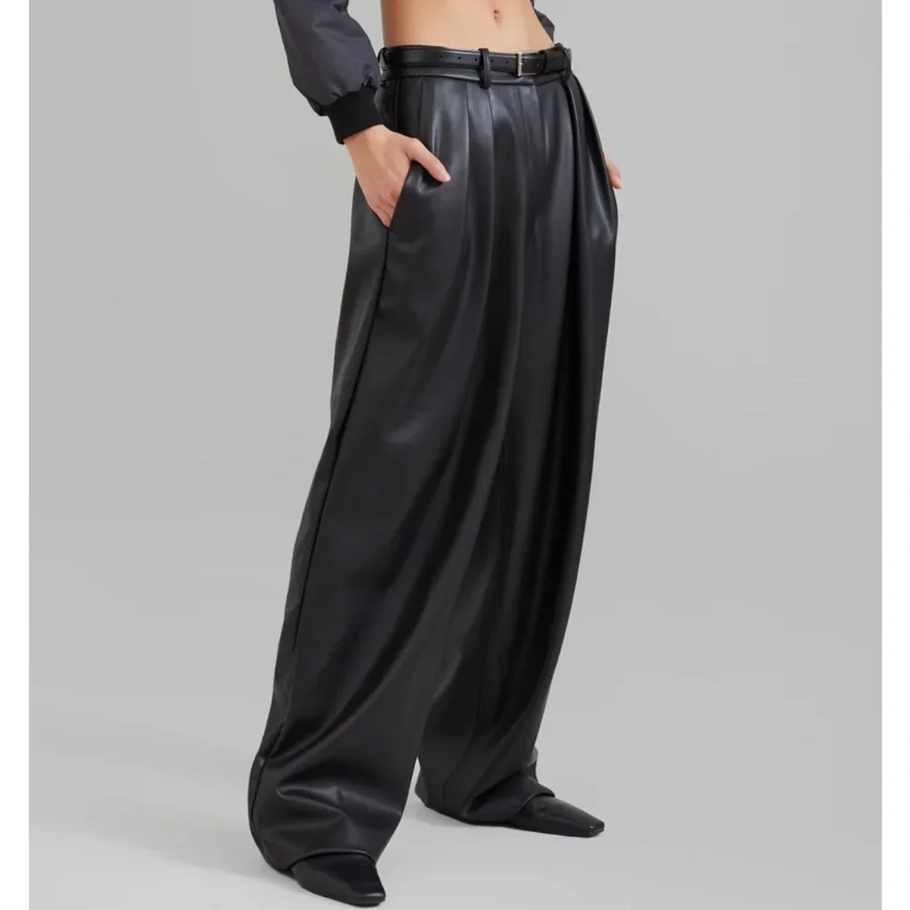 Frankie Shop FAUX LEATHER pleated wide leg PANTS - BLACK - Picture 5 of 5